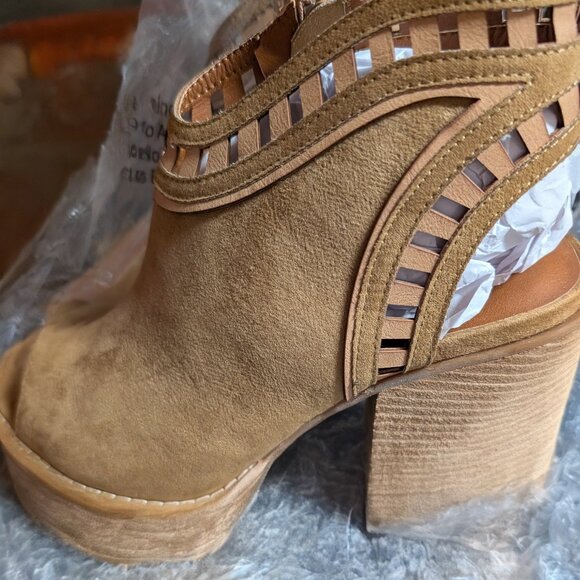 Women's shoes - Picture 1 of 5